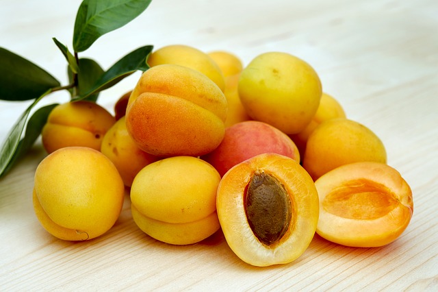 apricots in arabic