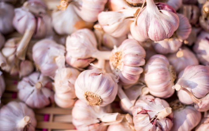 garlic in Arabic